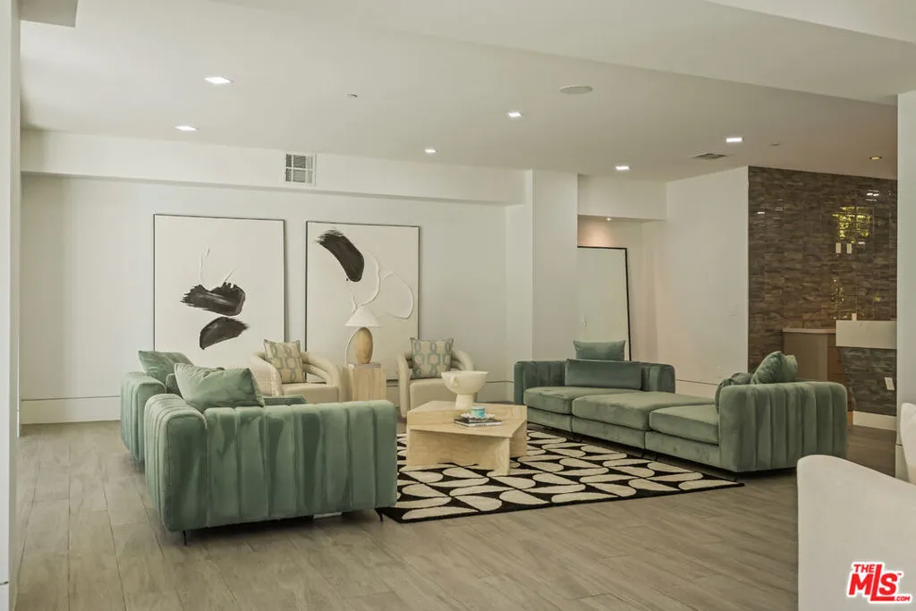 4230 Valley Meadow Road, Encino, California 91436 home-pic-24